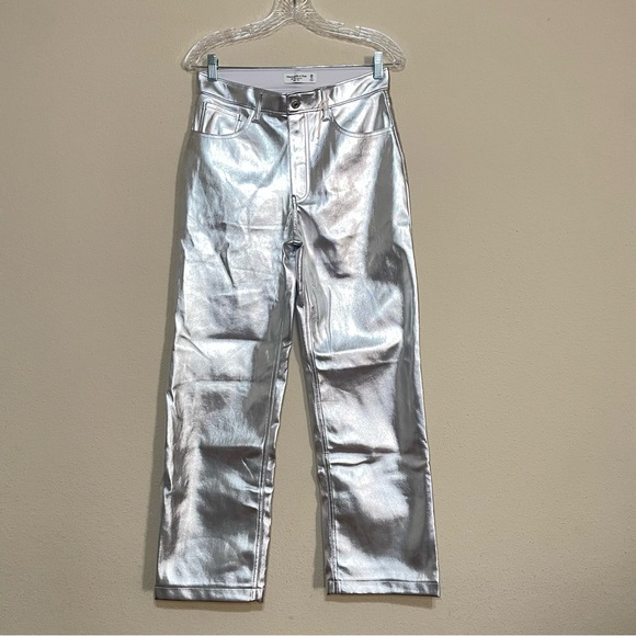 Ambercrombie & Fitch Metallic Silver The 90s Relaxed High Rise Sz 6S/28 Short - Picture 1 of 11